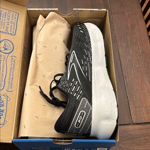 Brooks Men's Black and White Glycerin 20 shoes